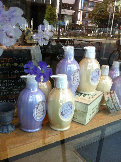 rinRen × KEITA MARUYAMA SUMIRE shampoo & treatment label design